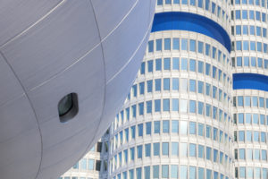 BMW Welt mit BMW Turm im Winter, München, Milbertshofen, Oberbayern, Bayern, Süddeutschland, Deutschland, Europa BMW Welt mit BMW Turm im Winter, München, Milbertshofen, Oberbayern, Bayern, Süddeutschland, Deutschland, Europa